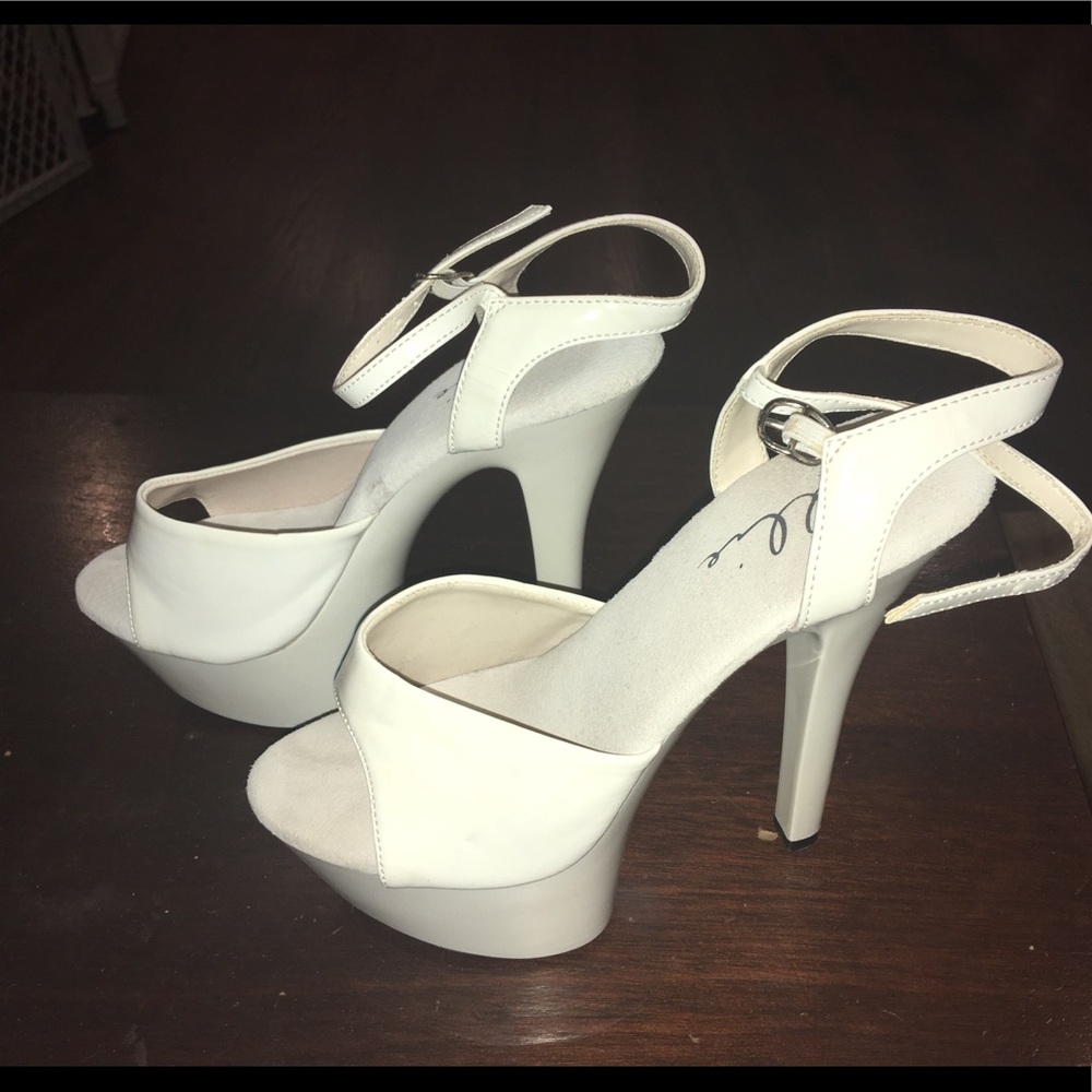 Ellie size 7 heels